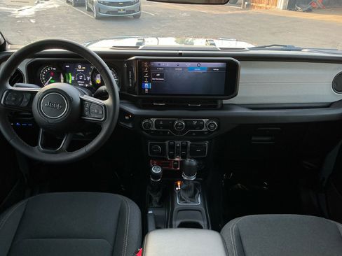 Used 2025 Jeep Wrangler Willys image 15