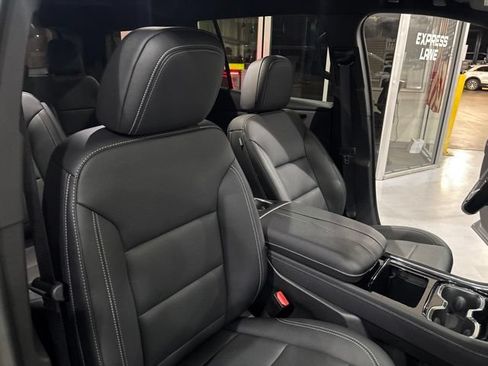 Used 2024 Chevrolet Traverse LT w/ Midnight/Sport Edition AWD/4WD image 42
