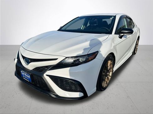 Used 2024 Toyota Camry SE image 2