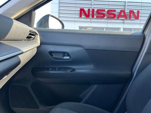Used 2025 Nissan Kicks S image 32