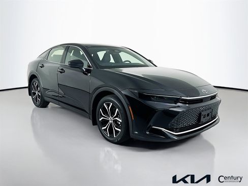Used 2023 Toyota Crown AWD/4WD image 3
