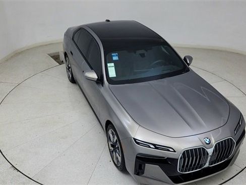 Used 2024 BMW 740i image 74
