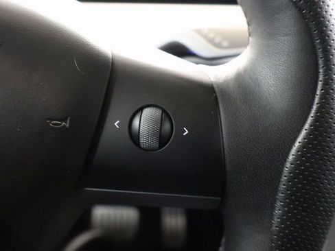 Used 2023 Tesla Model Y Performance image 18