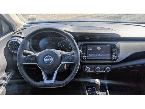 Used 2023 Nissan Kicks SV image 28
