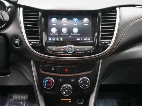 Used 2020 Chevrolet Trax LT w/ LT Convenience Package image 18