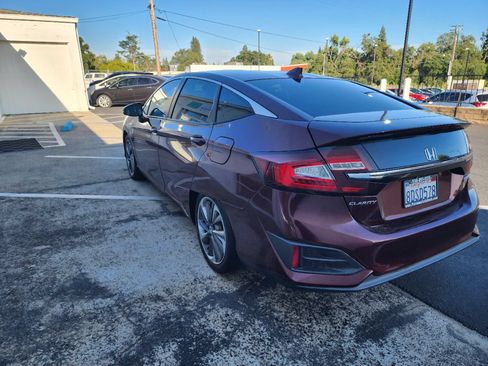 Used 2018 Honda Clarity Plug-In Hybrid image 2