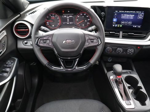 Used 2025 Chevrolet Trax RS w/ Driver Confidence Package image 9