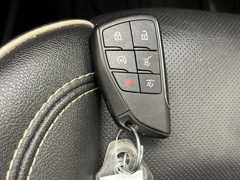 Certified 2024 GMC Yukon SLT w/ SLT Premium Package AWD/4WD image 32