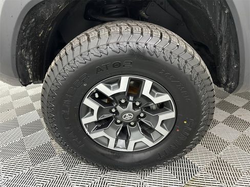 Used 2021 Toyota Tacoma TRD Off-Road image 12
