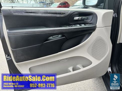 Used 2012 Chrysler Town & Country Touring-L w/ Entertainment Group #2 image 9