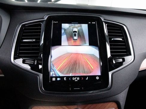 Certified 2025 Volvo XC90 B6 Plus w/ Protection Package Premier image 16