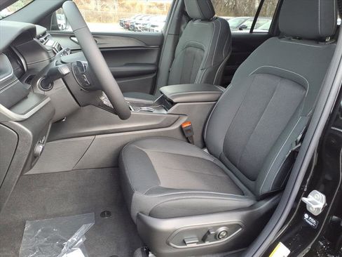 New 2025 Jeep Grand Cherokee Laredo X w/ Luxury Tech Group I image 5