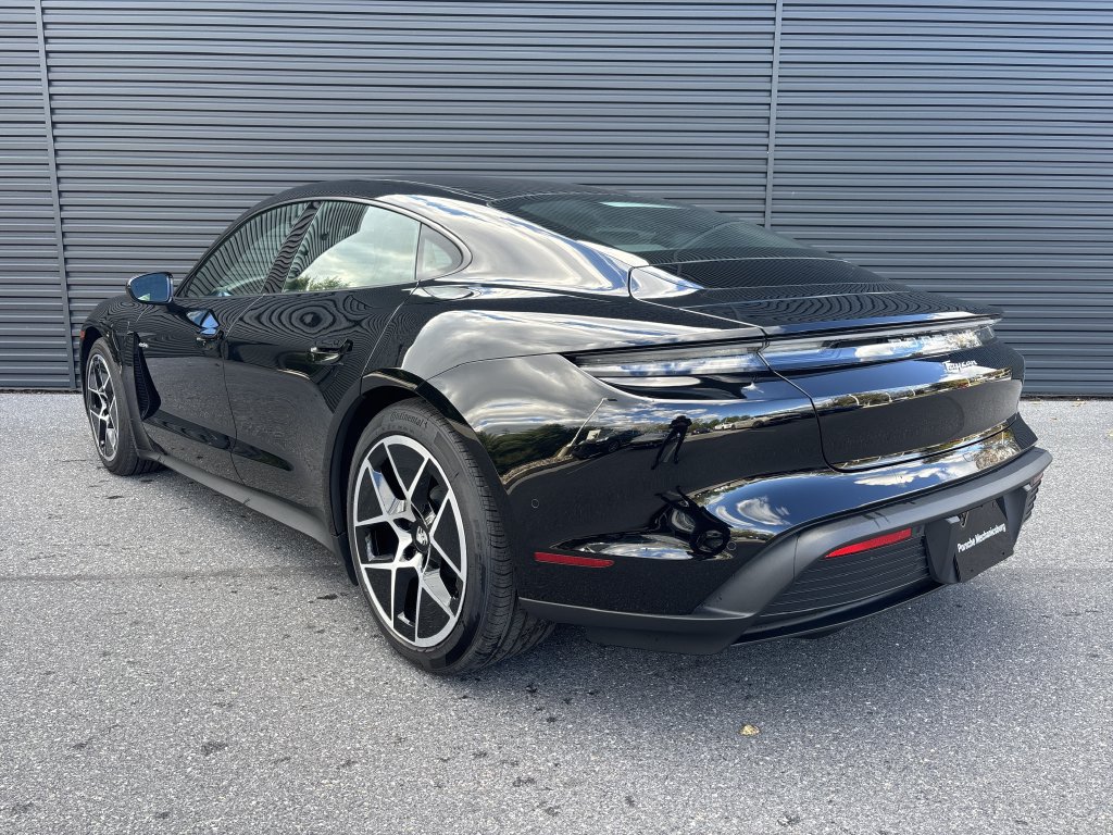 Certified 2025 Porsche Taycan w/ Premium Package RWD image 3
