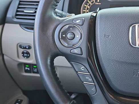 Certified 2018 Honda Pilot Touring image 31