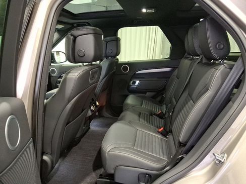 Certified 2025 Land Rover Discovery Dynamic SE image 10