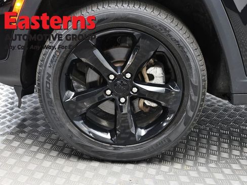 Used 2023 Jeep Grand Cherokee Limited w/ Black Appearance Package AWD/4WD image 33