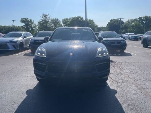 Used 2020 Porsche Cayenne AWD/4WD image 2