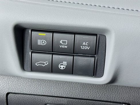 New 2026 Toyota Highlander Platinum image 13