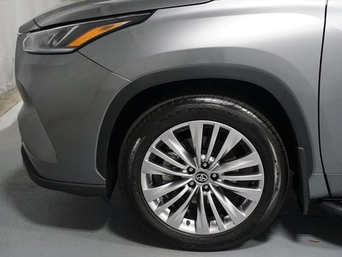 Certified 2026 Toyota Highlander Platinum AWD/4WD image 5
