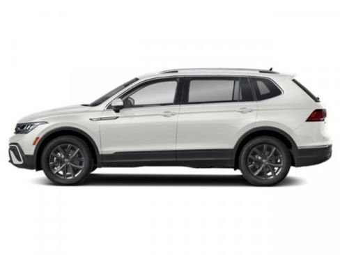 Certified 2022 Volkswagen Tiguan SE image 3