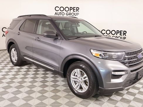 Used 2022 Ford Explorer XLT w/ Equipment Group 202A image 1