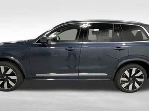 Used 2025 Volvo XC90 T8 Plus image 6