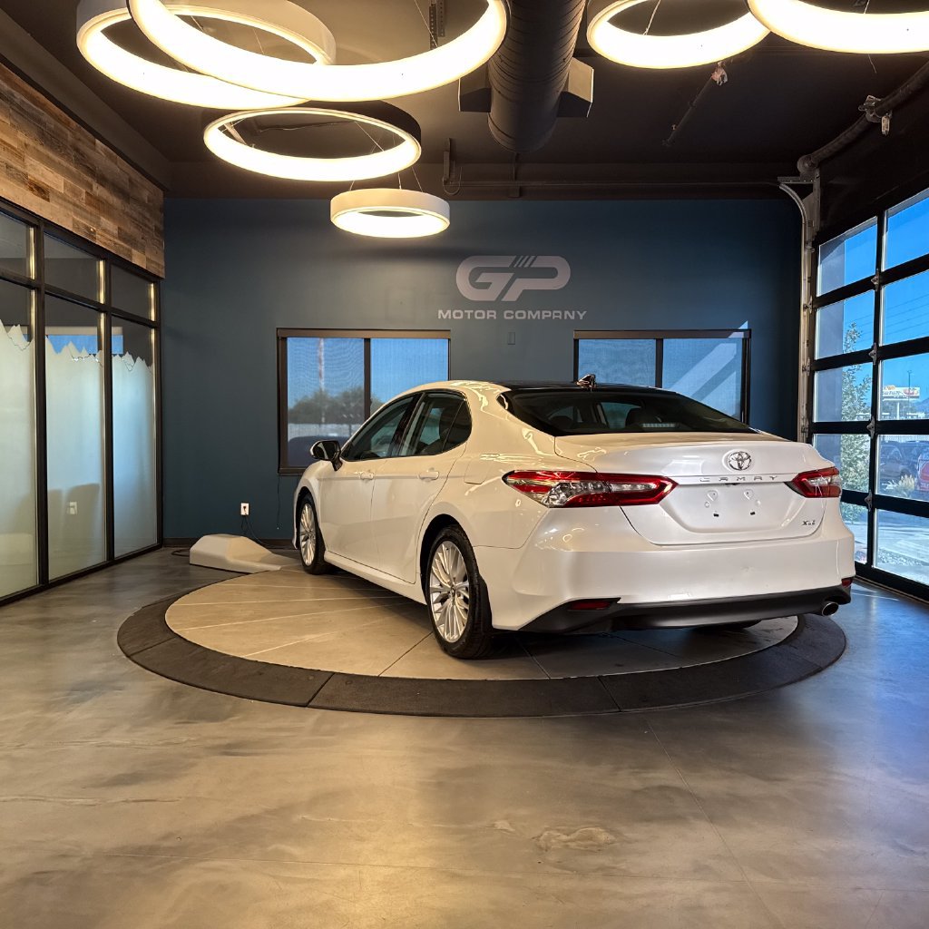 Used 2019 Toyota Camry XLE w/ Navigation Package FWD image 5