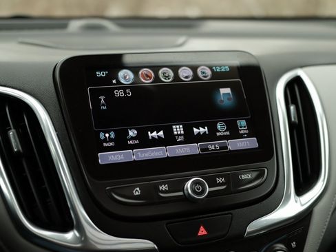 Used 2018 Chevrolet Equinox Premier image 12