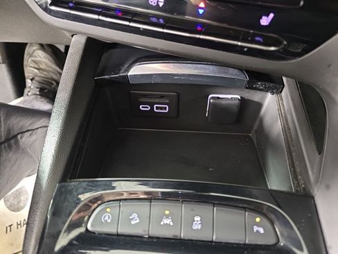 Used 2021 Buick Envision Essence w/ Technology Package I image 23