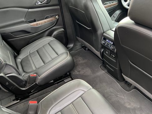 Used 2021 GMC Acadia Denali w/ Denali Ultimate Package image 18