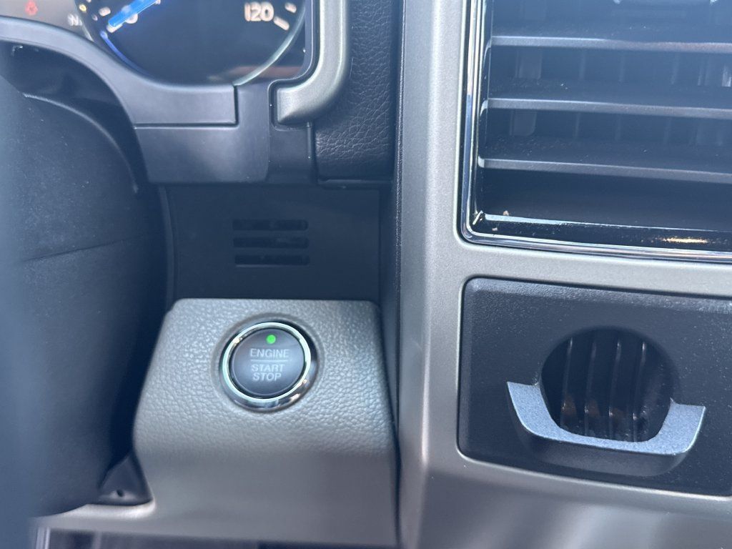 Used 2018 Ford F150 Lariat w/ Equipment Group 502A Luxury RWD image 22