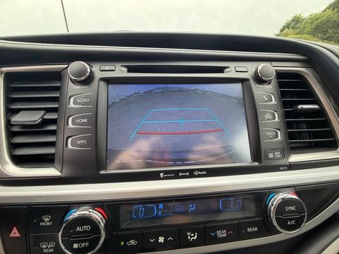 Used 2018 Toyota Highlander XLE AWD/4WD image 25