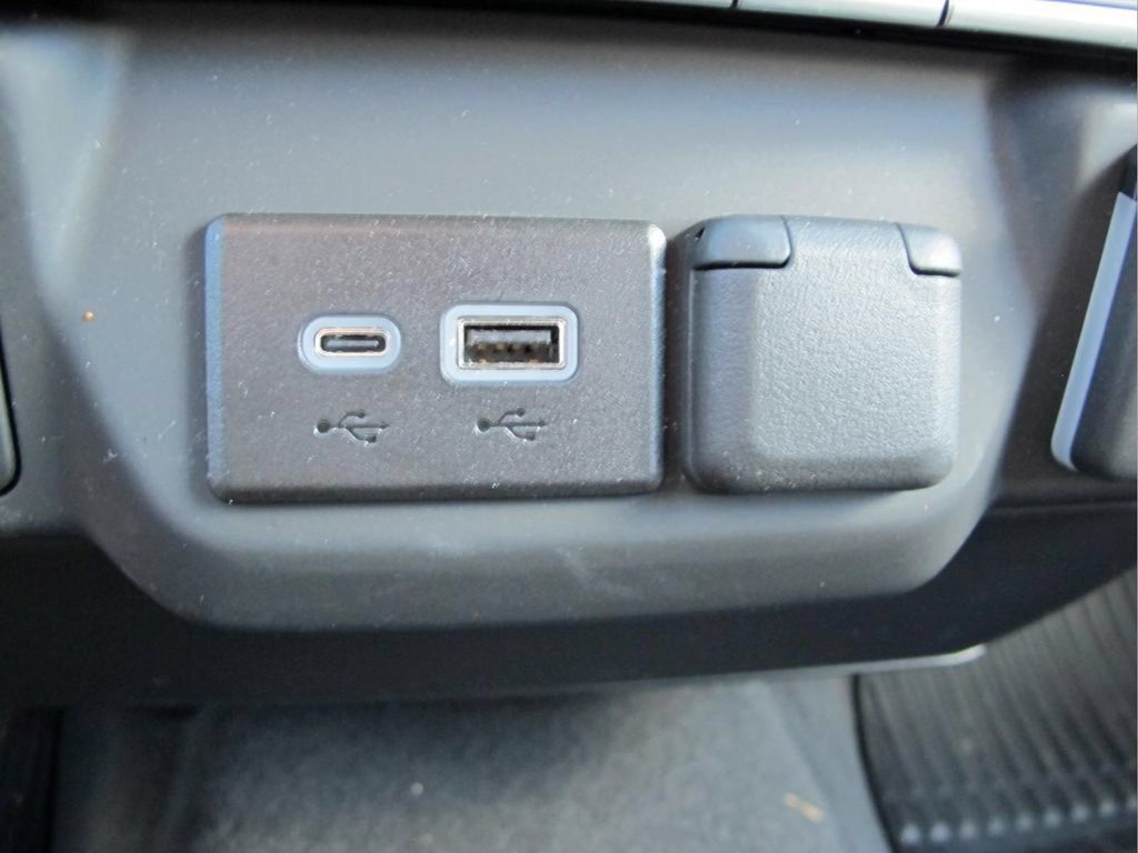Used 2026 Chevrolet Silverado 1500 Custom AWD/4WD image 13