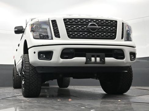 Used 2019 Nissan Titan SL w/ Midnight Edition AWD/4WD image 27