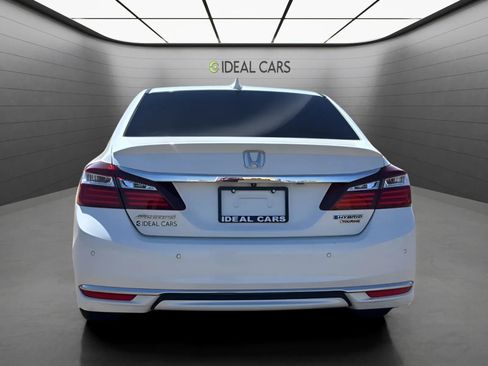 Used 2017 Honda Accord Touring image 6
