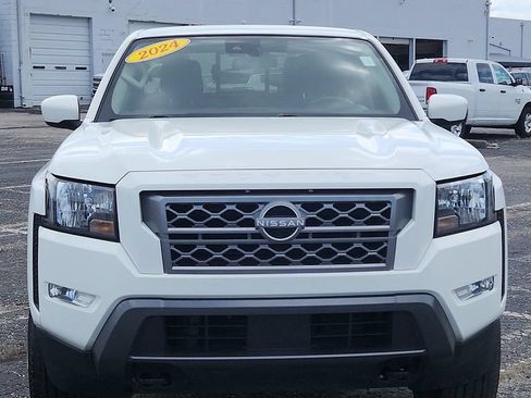Used 2024 Nissan Frontier SV w/ SV Convenience Package AWD/4WD image 2