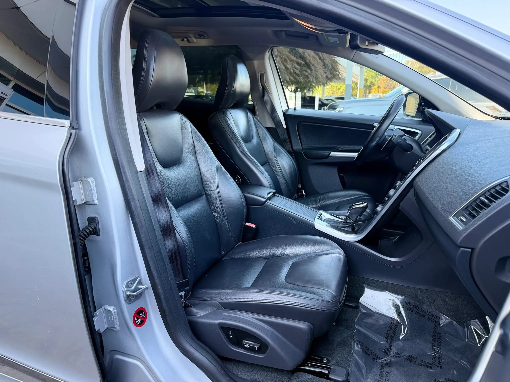 Used 2014 Volvo XC60 T6 AWD/4WD image 36