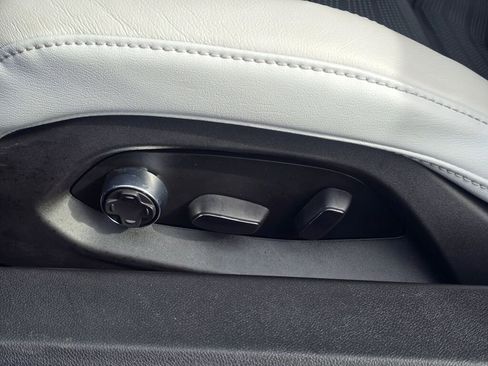 Used 2024 Chevrolet Corvette Stingray Preferred Cpe w/ Z51 Performance Package image 37