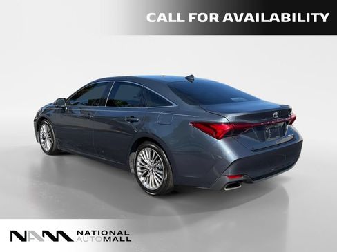 Used 2019 Toyota Avalon Limited FWD image 3