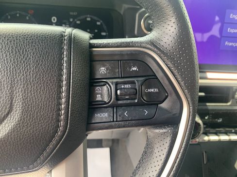 Used 2025 Toyota 4Runner Limited AWD/4WD image 30