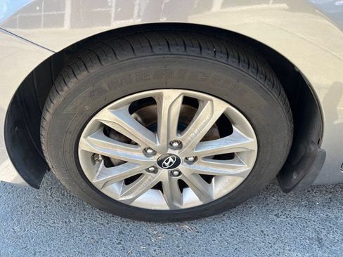 Used 2016 Hyundai Elantra SE w/ Option Group 02 FWD image 19
