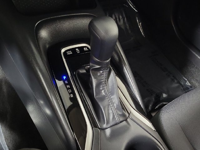 Used 2025 Toyota Corolla LE FWD image 30