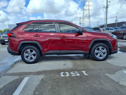 Used 2022 Toyota RAV4 LE AWD/4WD image 25