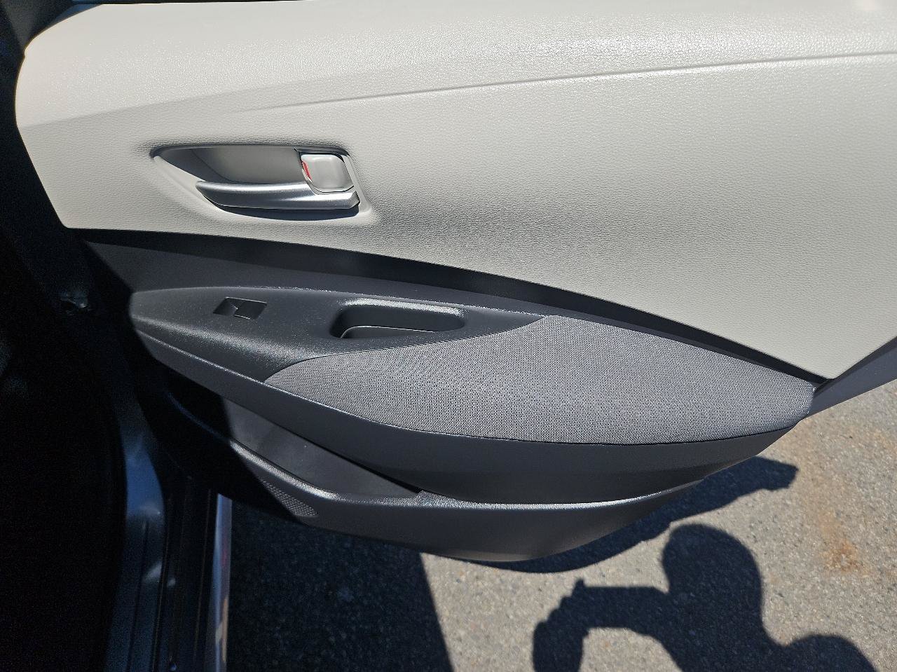 Used 2021 Toyota Corolla LE FWD image 18