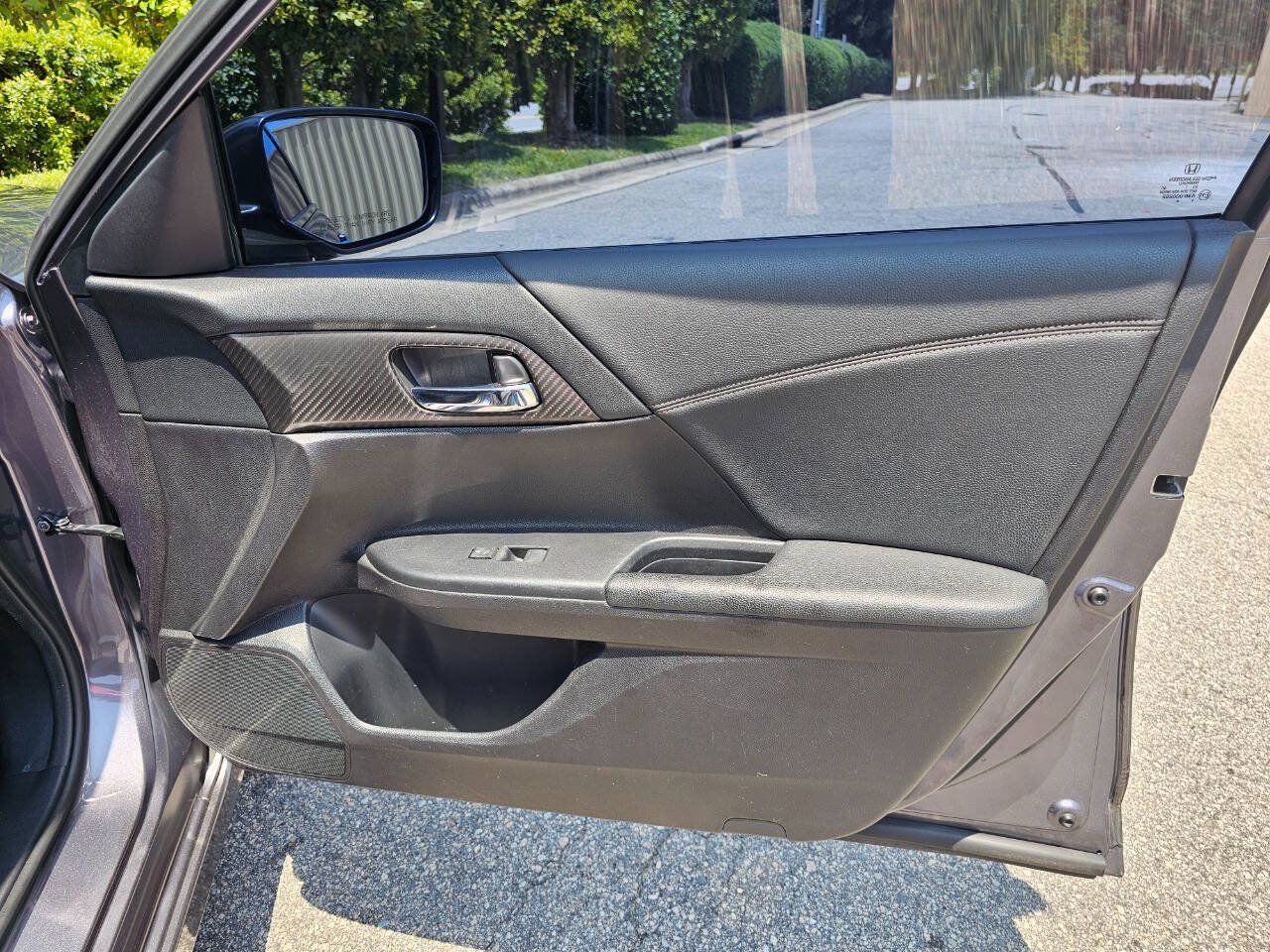 Used 2017 Honda Accord Sport image 26