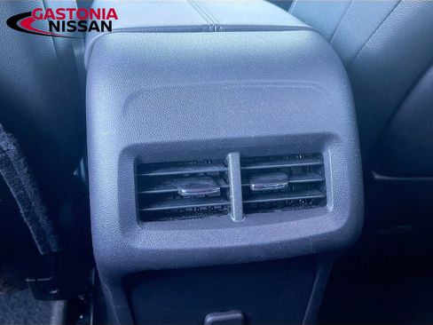 Used 2024 GMC Terrain SLT image 33