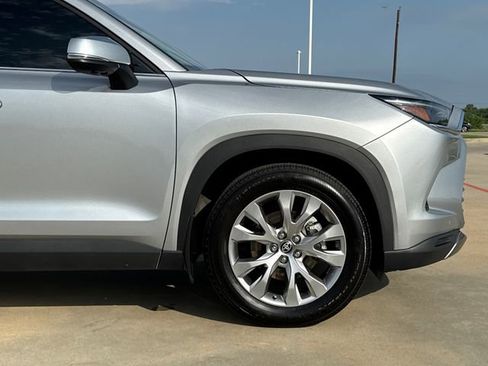 Used 2024 Toyota Grand Highlander Limited image 5