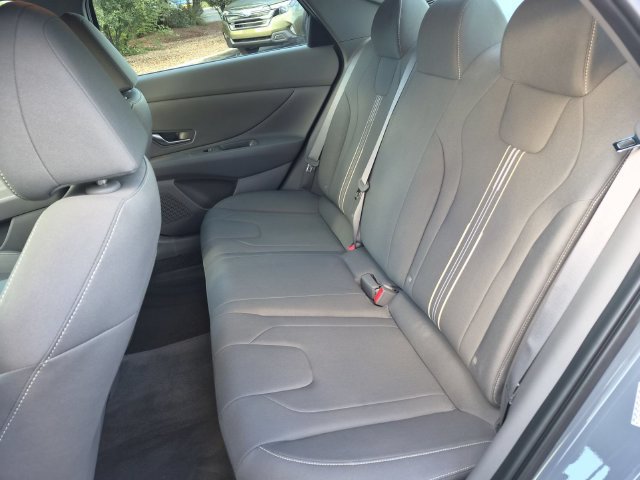 Used 2023 Hyundai Elantra SEL w/ Convenience Package FWD image 29
