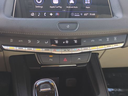 Used 2023 Cadillac XT4 Premium Luxury image 5