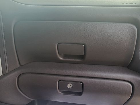 Used 2021 Chevrolet Silverado 1500 LT image 18